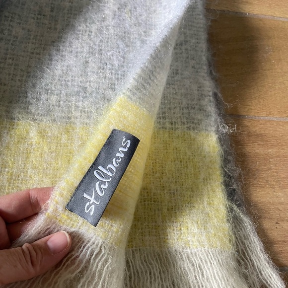 St. Albans 100% Mohair Wool Gray/Yellow/White Throw Blanket - Picture 4 of 11